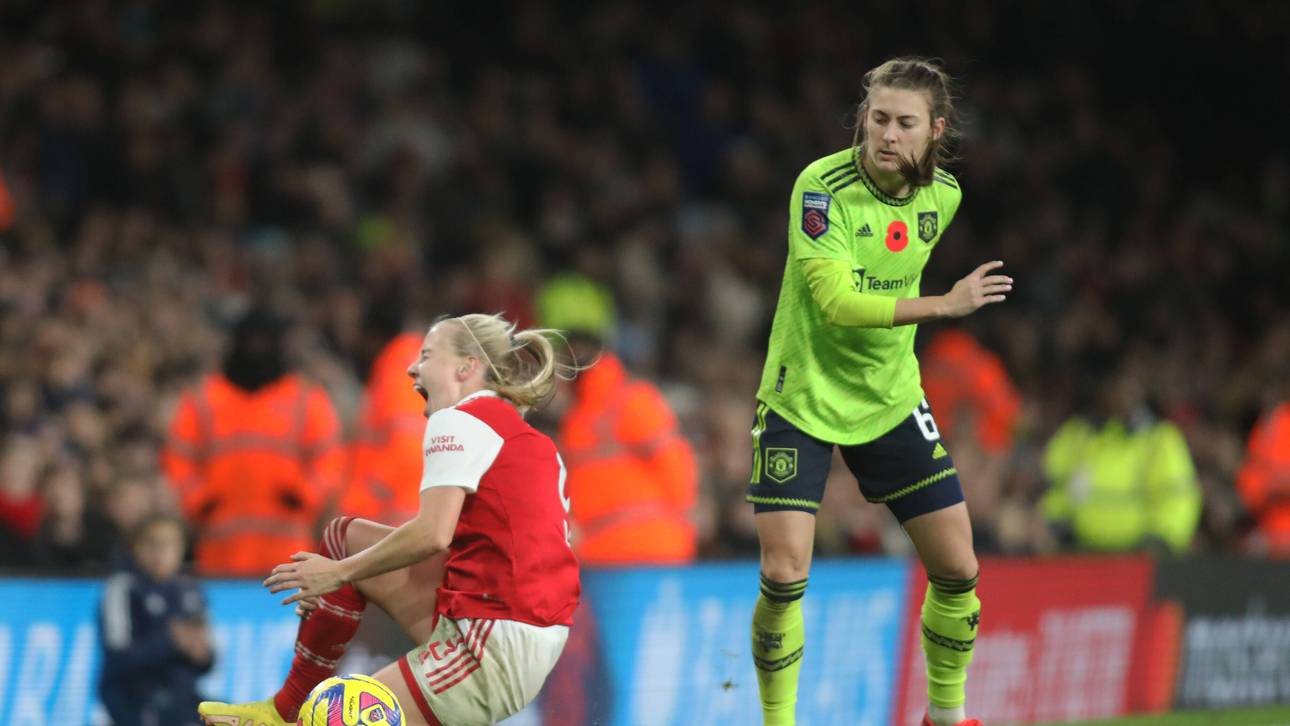 Beth Mead zog sich im November vergangenen Jahres im Spiel gegen Manchester United einen Kreuzbandriss zu.