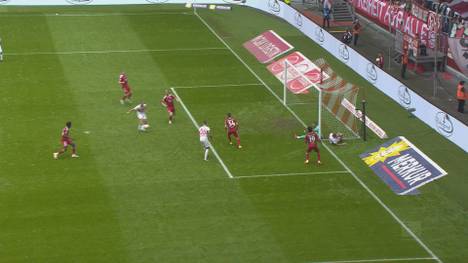 Durch einen 3:0-Heimerfolg gegen Kiel wahrte Düsseldorf leise Aufstiegshoffnungen, hierzu reichte gnadenlose Effizienz in der Anfangsphase. Schon nach 24. Minuten hatten die Fortunen alle Tore erzielt.