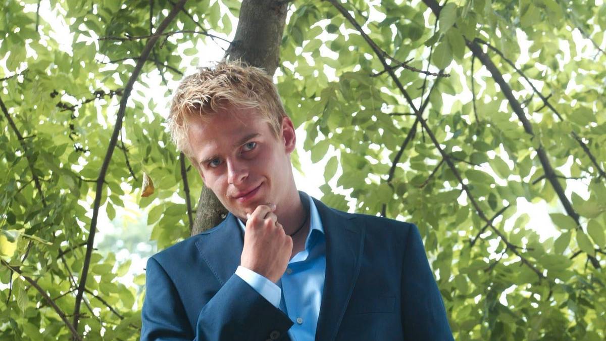 Einen anderen Weg schlägt auch Tobias Rau ein. Heute ist der Ex-Profi Lehrer. Mit 27 sagt er 2009 dem Profifußball "Lebwohl" und beginnt zu studieren