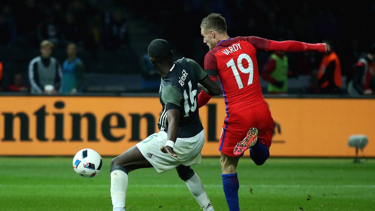 Netz feiert Vardy für Traumtor