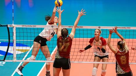 Die deutschen Volleyballerinnen besiegen Aserbaidschan