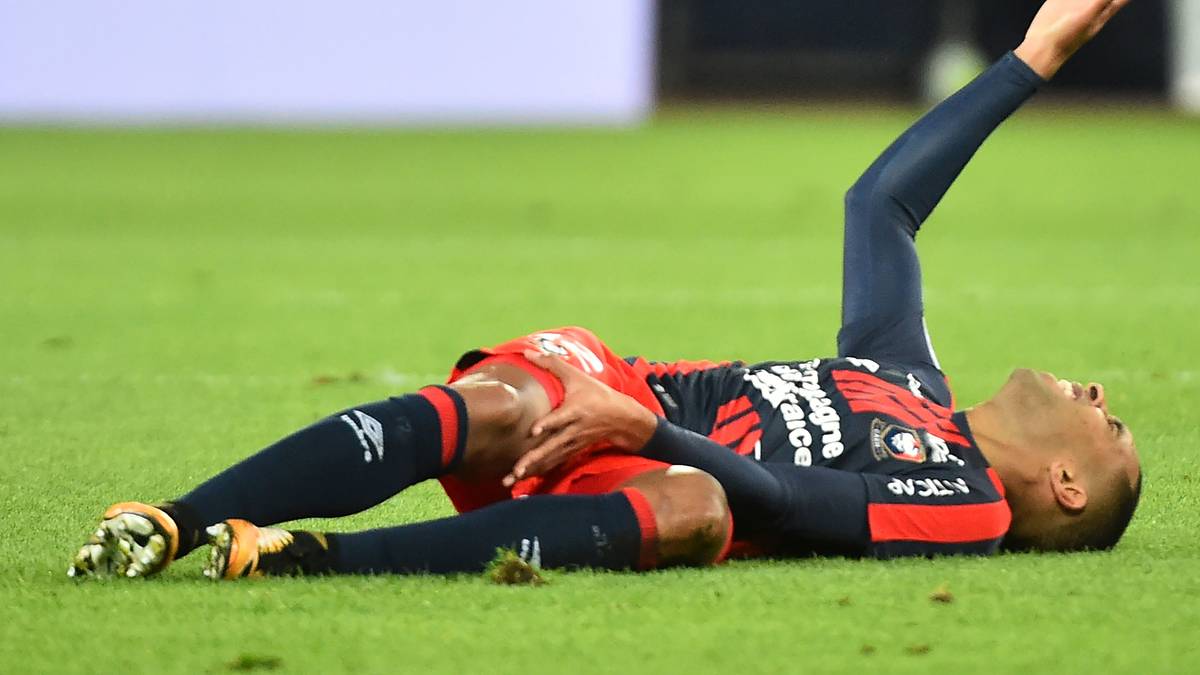 In der französischen Ligue 1 stehen auf den letzten drei Rängen ganz eng beieinander EA GUINGAMP (22 Punkte), DIJON FCO (21) sowie SM CAEN (20). Neun Spieltage stehen noch aus und das rettende Ufer, Rang 17, belegt SC AMIENS mit 29 Zählern