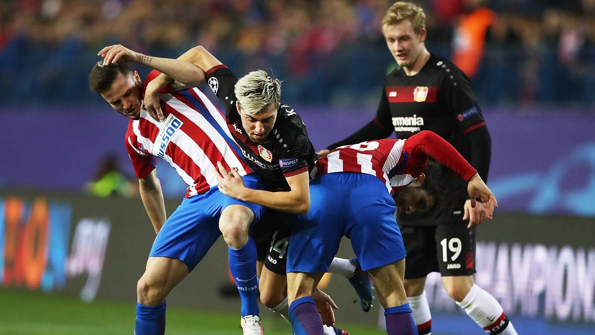 KEVIN KAMPL: Dreh- und Angelpunkt des Leverkusener Spiels, hatte mit der Organisation der nicht eingespielten Elf alle Hände voll zu tun. Zeigte sich auch im Spiel nach vorne engagiert - SPORT1-Note: 3