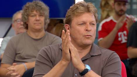 Im FIROCKX Doppelpass schwärmt SPORT1-Experte Stefan Effenberg von der Wucht des FC Schalke 04. Da applaudiert auch Schalkes Direktor Profifußball, Youri Mulder.