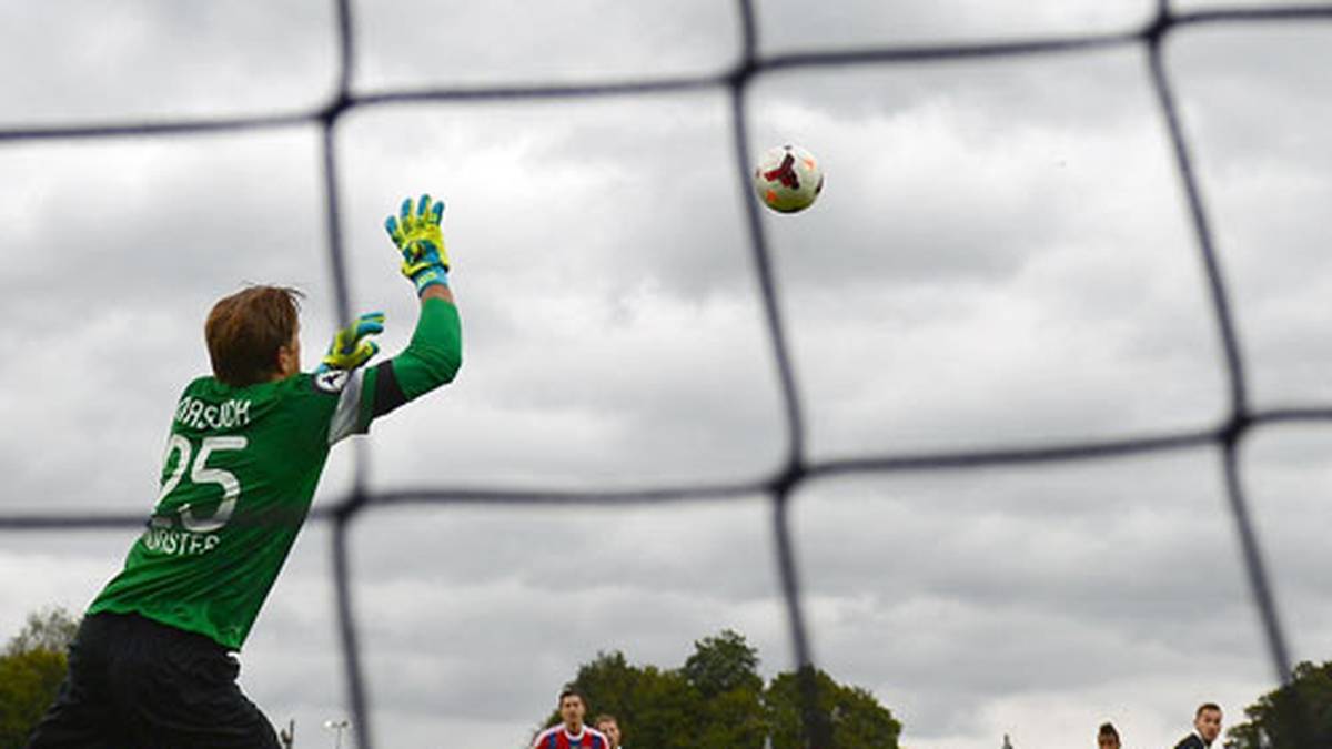 Für ein sehenswertes Tor sorgt David Alaba mit einem Schuss aus 25 Metern. Die weiteren Münchner Treffer erzielen  Mario Götze, Thomas Müller und Claudio Pizarro. Rogier Krohne erzielt den Münsteraner Ehrentreffer per Handelfmeter. Auch der FC Bayern hat noch die Chance, vom Punkt erfolgreich zu sein