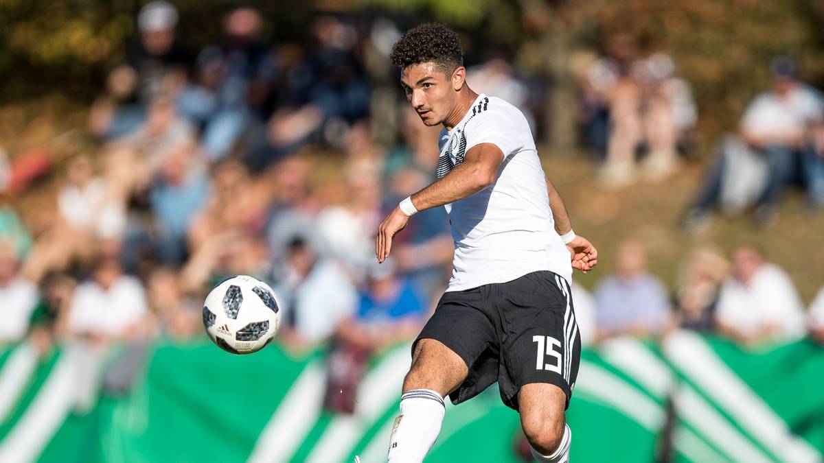 KERIM CALHANOGLU (TSG HOFFENHEIM) - LINKSVERTEIDIGER: Eines der größten Talente ist der Hoffenheimer, der dort mit seinem Bruder Turan spielt. Der linke Offensivverteidiger ist der Cousin von Hakan Calhanoglu (AC Mailand)