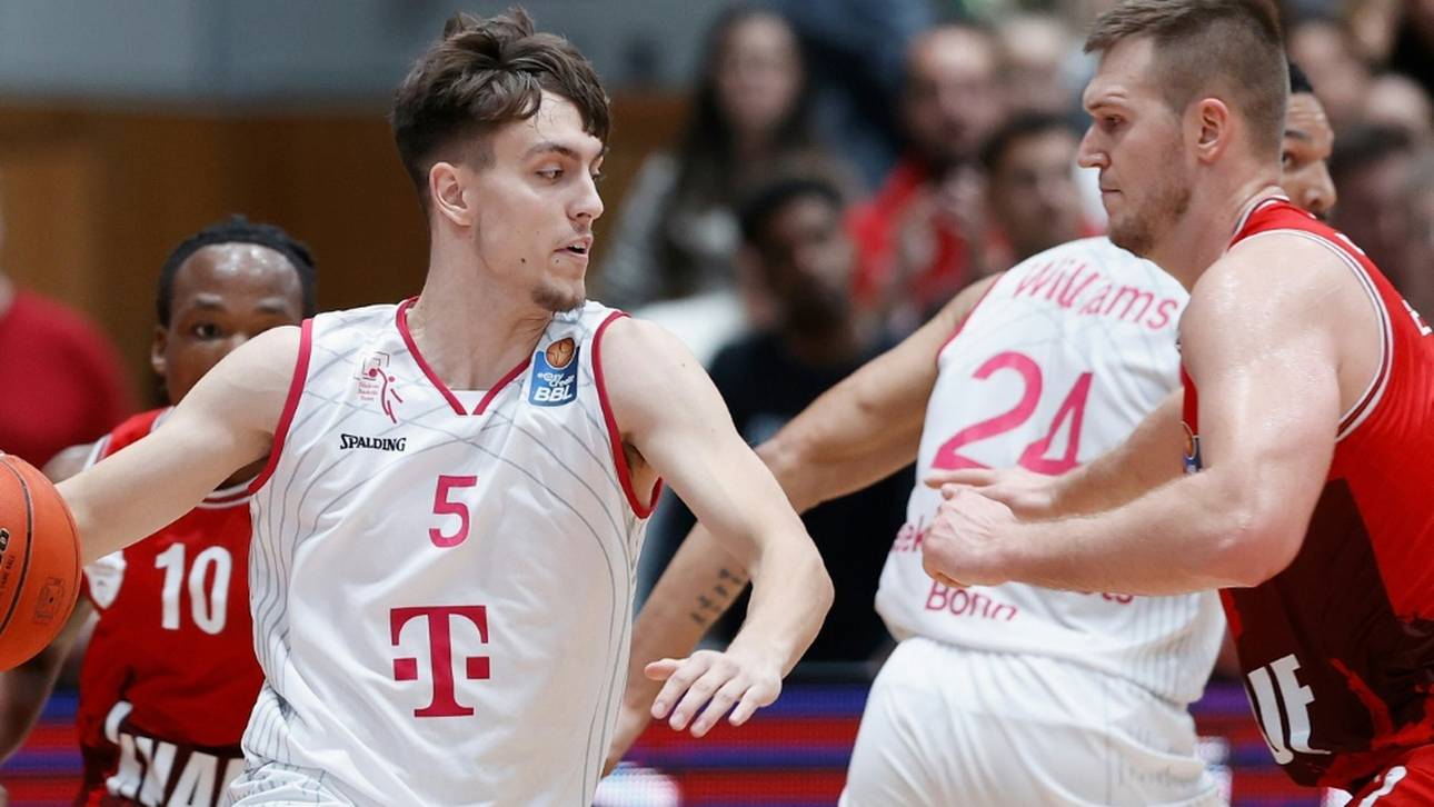 Bonn bleibt makellos, Bayern verliert