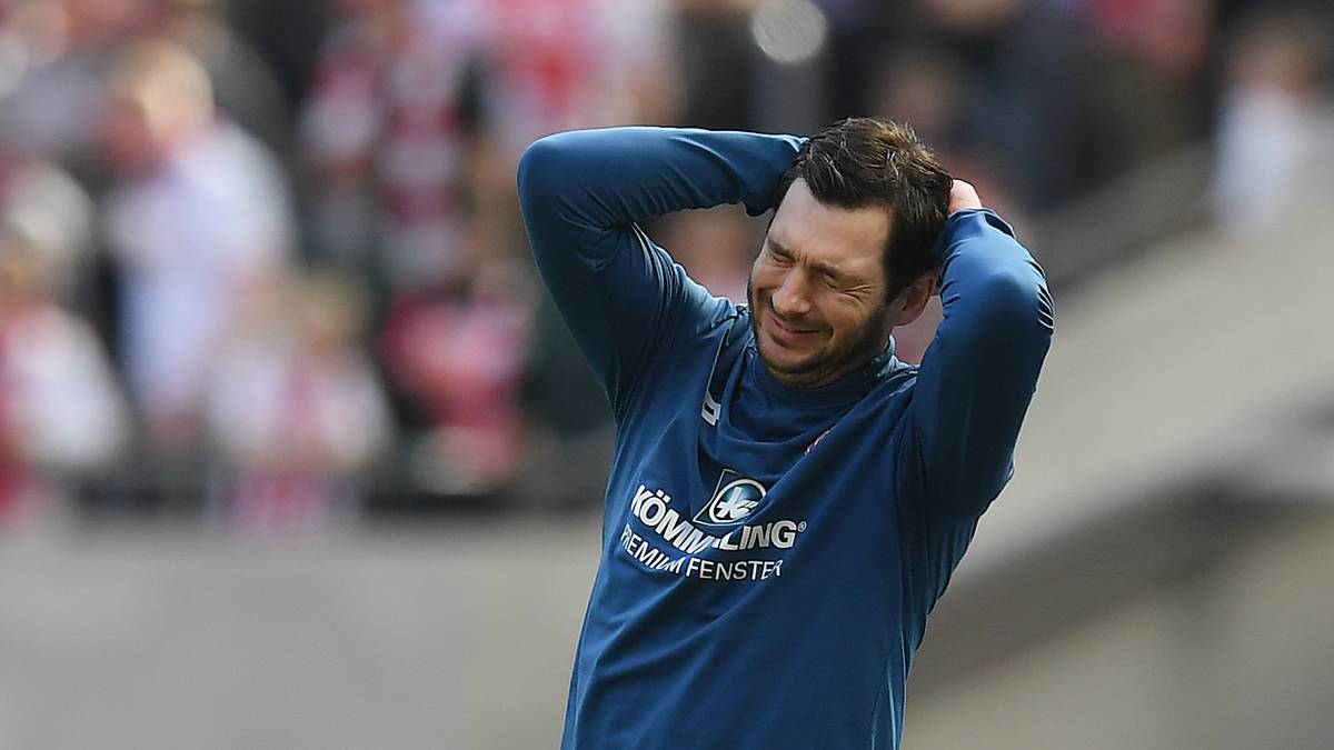 ...während Mainz-Coach Sandro Schwarz das Grauen packt