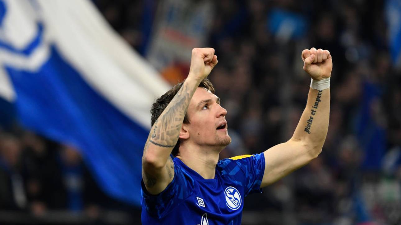 Schalke dank Zittersieg vor Bayern