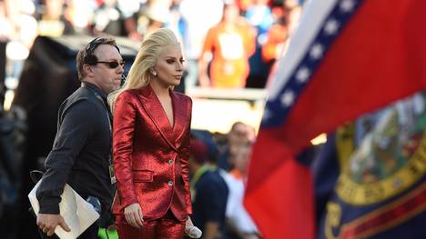 Lady Gaga sang beim Super Bowl 50 die Nationalhymne