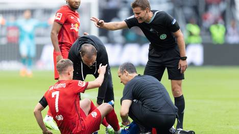 Nach der 0:4-Niederlage gegen Eintracht Frankfurt wird der vermeintliche Bayern-Jäger nun vom Verletzungspech heimgesucht. Der Offensivspieler Dani Olmo wird dem DFB-Pokalsieger wochenlang verletzungsbedingt fehlen. 