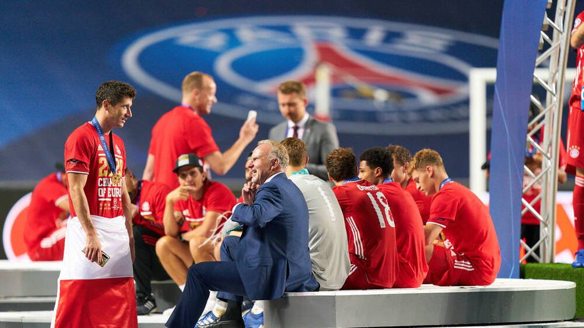 Bayern-Boss Karl-Heinz Rummenigge sprach nach dem Sieg in der Champions League mit Robert Lewandowski
