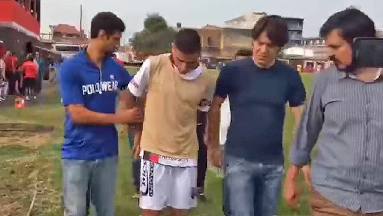 Fußballer während Partie verhaftet