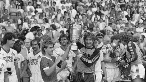 Der 1. FC Köln gewinnt 1983 der DFB-Pokal gegen den Stadtrivalen Fortuna Köln