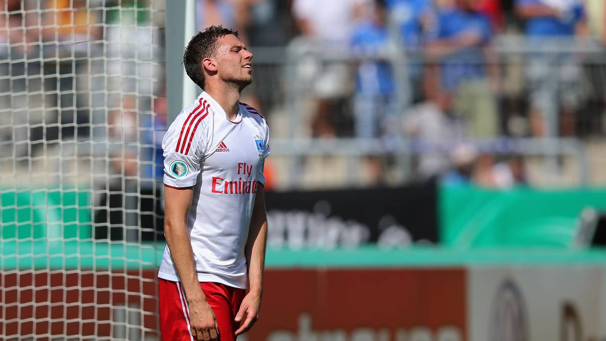 Nach seiner Rückkehr ein Jahr später kann der Stürmer nicht gänzlich überzeugen und so verlässt er den Verein im Sommer 2013 ablösefrei. In seiner Zeit in Hamburg erzielt der Schwede in 70 Partien nur dreizehn Tore