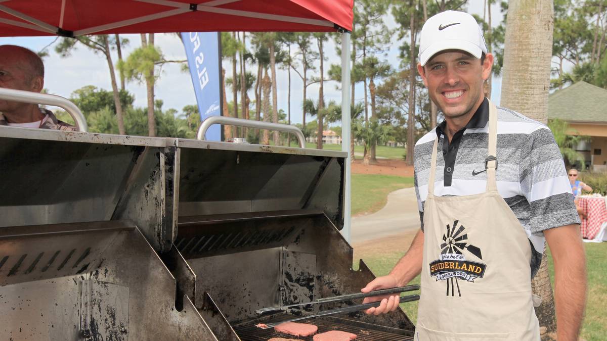 Und: Er richtet das Champions Dinner für alle bisherigen Masters Gewinner aus. Bei dem Festessen bestimmt der Gewinner des Vorjahres die Speisekarte. Charl Schwartzel entschied sich 2011 für ein Braai-Barbecue aus seiner Heimat Südafrika. Dem Champ steht auch eine Mannschaft von Spitzenköchen zur Verfügung. Der Deutsche Bernhard Langer ließ 1986 Wiener Schnitzel auftischen