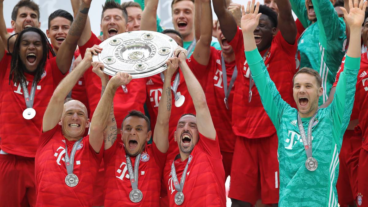 TOPS - FC BAYERN: Es war wohl die durchwachsendste Saison des Rekordmeisters seit langem. Am Ende waren gerade deswegen die Emotionen aber auch die größten seit Jahren. Neun Punkte Rückstand im Winter auf den BVB holten die Bayern eindrucksvoll auf und wurden am letzten Spieltag zuhause Meister  