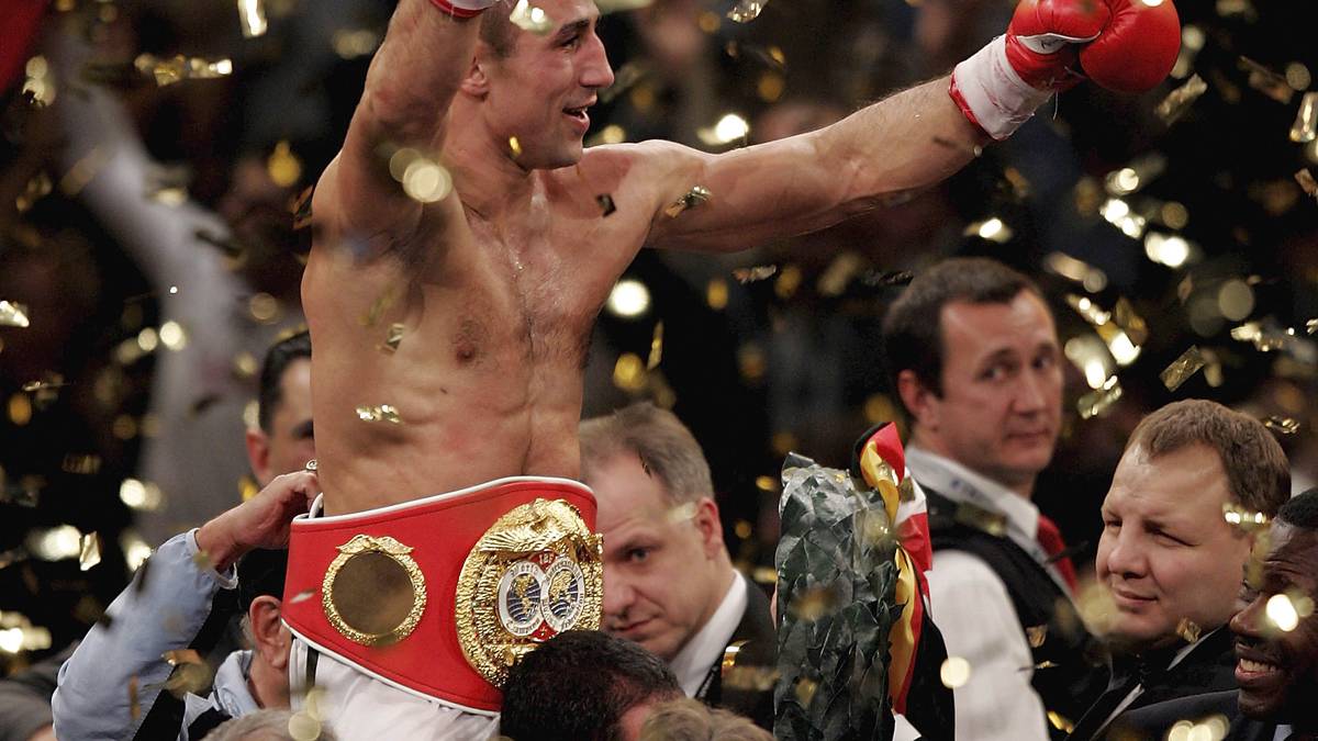 Der neue Weltmeister lässt sich von den Zuschauern feiern