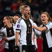 Willensleistung im Showdown, der Olympia-Traum lebt: Die deutschen Fußballerinnen haben ihre letzte Chance auf das große Ziel Paris 2024 gewahrt.