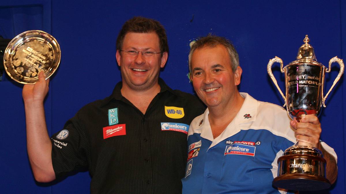 Taylor sieht es ähnlich: "Ich denke, er hatte seine besten Tage und wird nichts mit dem WM-Titel zu tun haben. Da muss ich ehrlich sein, weil wir uns schon als Freunde sehen, obwohl wir mal Feinde waren. Er kann noch mithalten, aber wenn er auf Michael trifft, dann fliegt er wahrscheinlich raus. Er muss mental stark sein, wenn diese Spieler anfangen zu liefern. Das kann er, aber ob er dafür noch stark genug ist? Ich weiß es nicht"