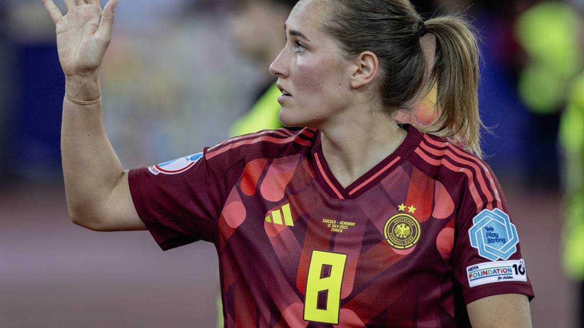 Wer sich fragt, wie Sydney Lohmann zu ihrem Vornamen kam, erhält eine recht simple Antwort. Ihre Eltern waren von einer Australien-Reise fasziniert und entschieden sich, ihre Tochter nach der Stadt Sydney zu benennen. Die 25-Jährige hatte in ihrer Karriere schon viel Pech mit Verletzungen und hat ein Fernstudium in Sozialer Arbeit absolviert.
