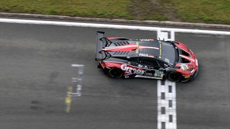 Paul gewinnt im Regen in der Eifel