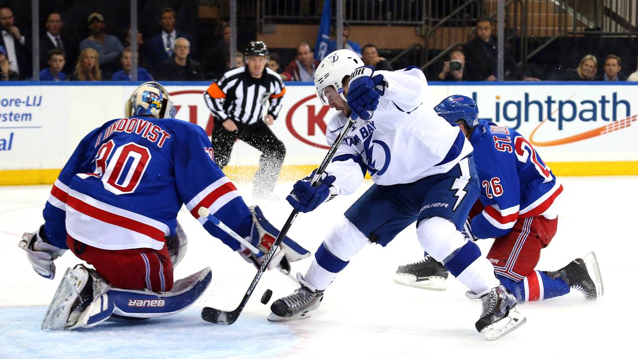 Johnsons Hattrick erledigt Rangers