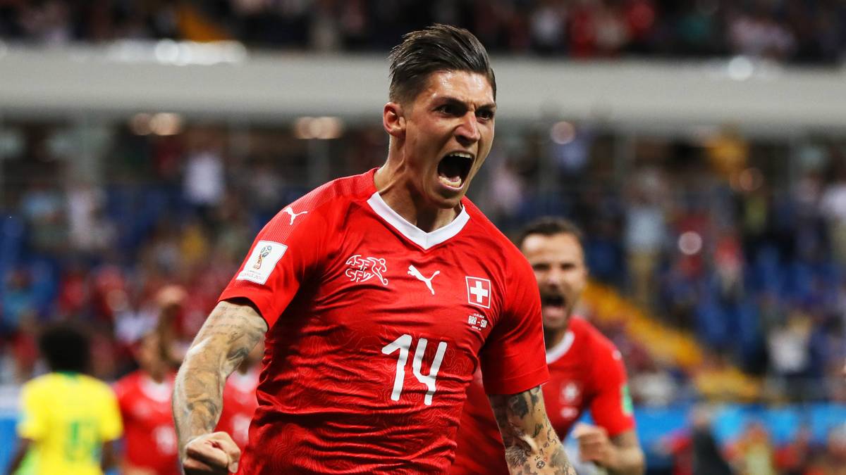 STEVEN ZUBER (SCHWEIZ): Mit seinem Kopfballtreffer beim 1:1 gegen Brasilien hat der Hoffenheimer ein Kapitel in der WM-Geschichte der Eidgenossen sicher. Klar dürfte auch sein, dass er sich damit für andere Klubs interessant gemacht hat. 