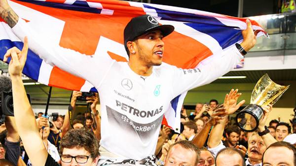 Lewis Hamilton ist Weltmeister, das war sie, die Formel-1-Saison 2014! SPORT1-Kolumnist Peter Kohl blickt nochmal zurück - auf spektakuläre Newcomer, einen biederen Titelverteidiger, und das alles überschattende Ereignis. Die Tops und Flops 2014