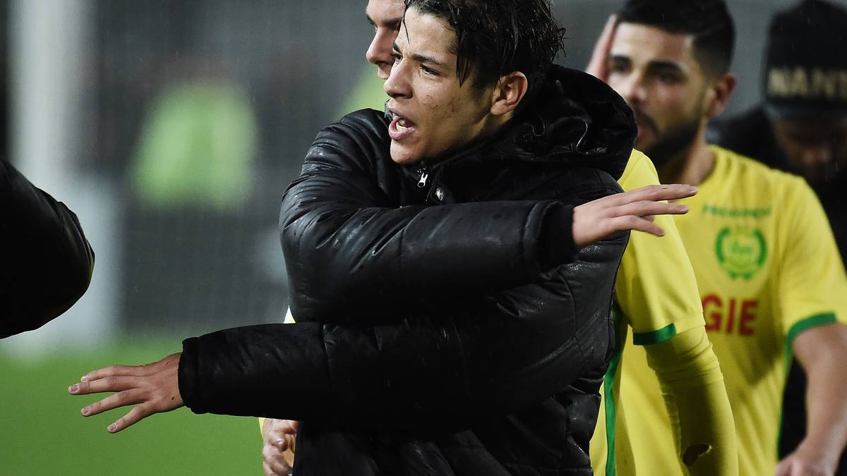 WAS LÄUFT? Der Wechsel von Amine Harit vom FC Nantes wurde am Monag offiziell bestätigt. Der 20-Jährige ist ein echter Transfercoup und könnte mit seinen Tempodribblings schnell zum Publikumsliebling aufsteigen