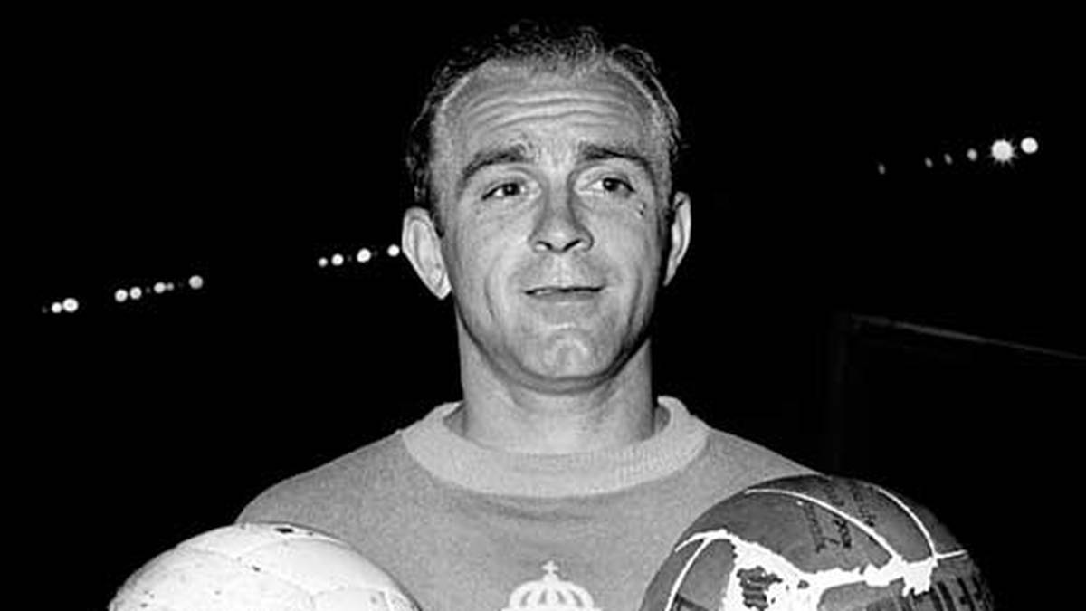 PLATZ 8: ALFREDO DI STEFANO - Der Argentinier ist der bis heute bewunderte Begründer des Mythos Real Madrid, legendärer Vortänzer des "weißen Balletts", wurde mit Real Madrid 1956-60 fünfmal in Folge Europapokalsieger der Landesmeister