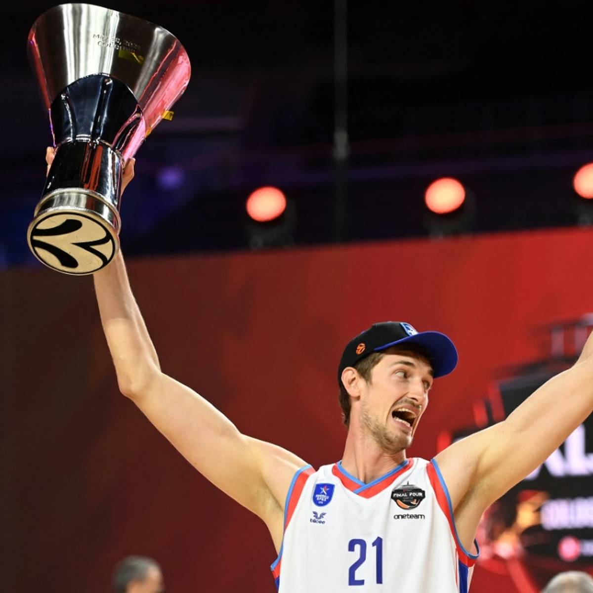 Wieder steht Tibor Pleiß mit Anadolu Istanbul im Final Four der EuroLeague, wieder greift der deutsche Basketball-Nationalspieler nach der Krone.