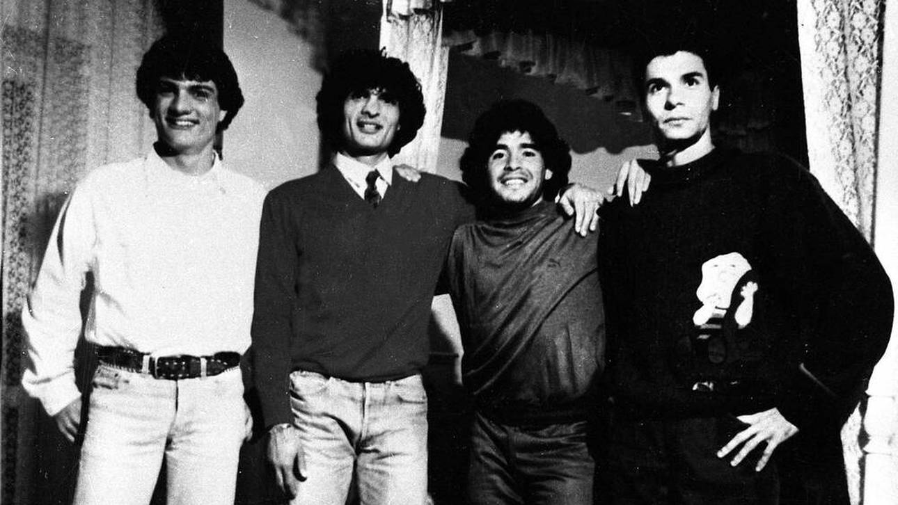 Diego Maradona verkehrte in Neapel mit Mafiaboss Carmine Giuliano von der Camorra (2.v.l.)