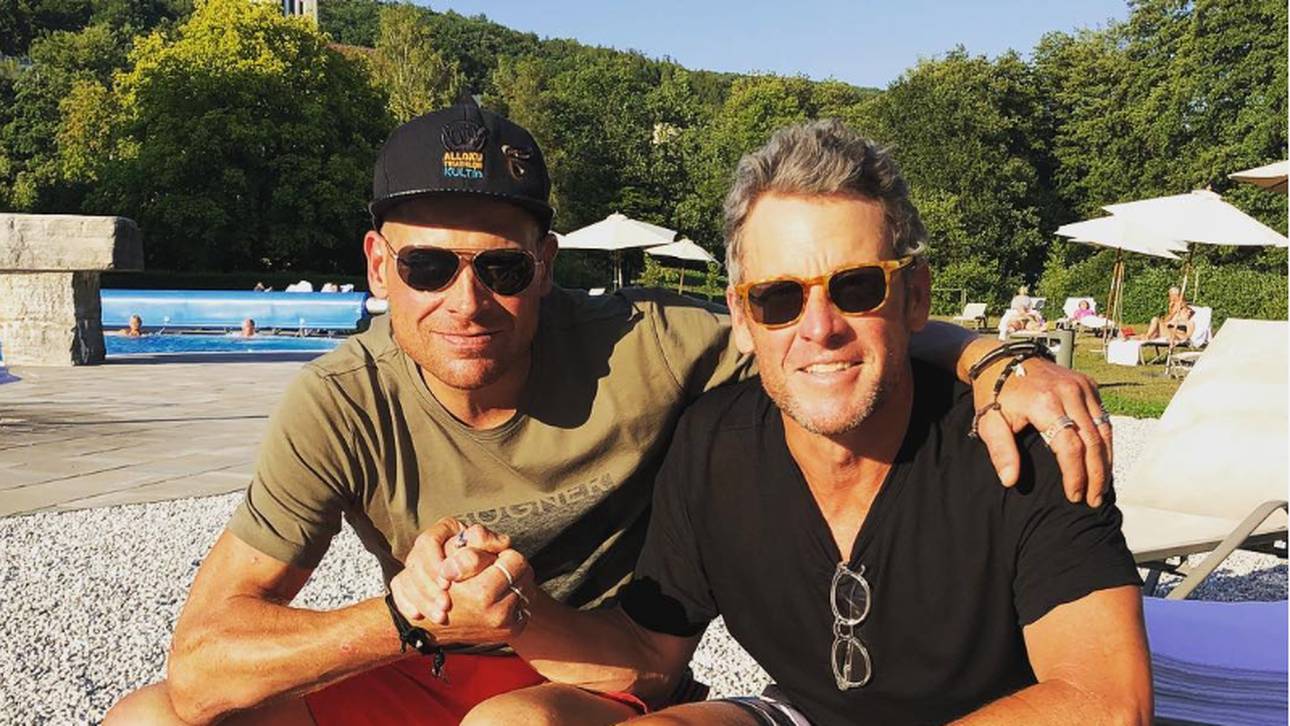 Armstrong besucht Ullrich in Klinik