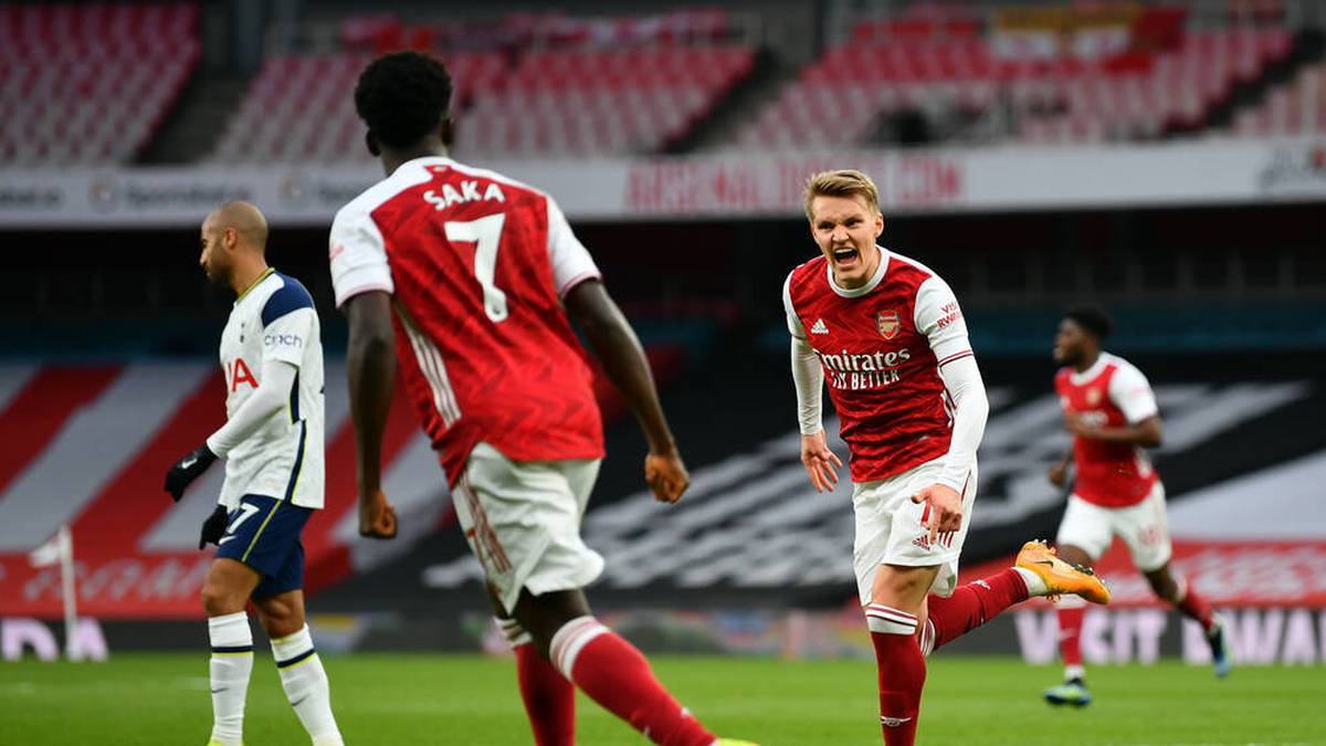 Wie die Daily Mail berichtet, prüft der FC Arsenal derzeit Optionen, um Martin Odegaard auch in der kommenden Saison in London zu behalten. 