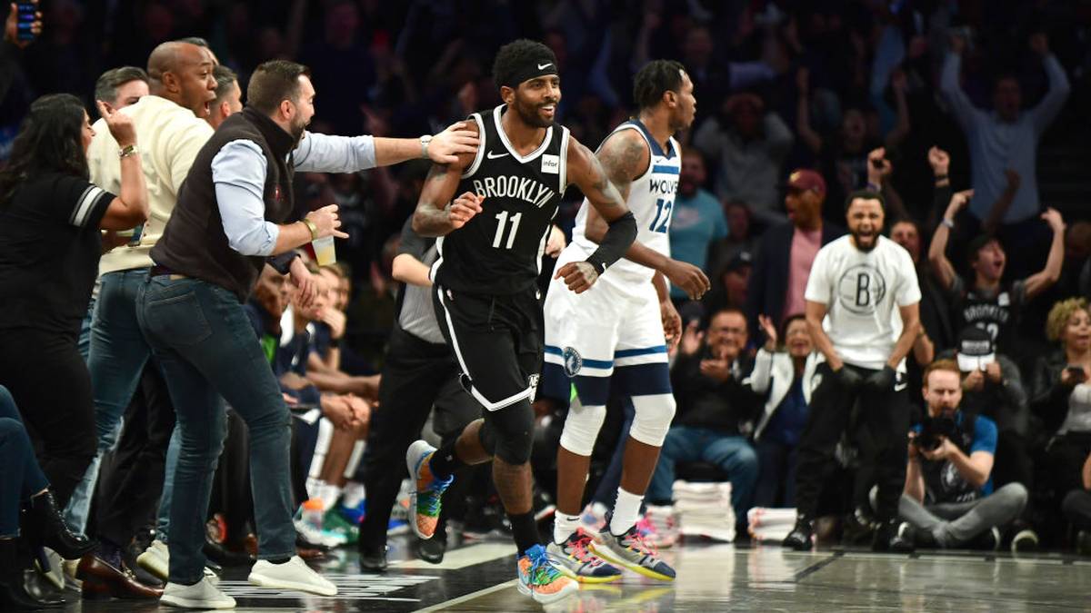 KYRIE IRVING (Brooklyn Nets): Auch Irving konnte eine Niederlage seines Teams zum Auftakt nicht verhindern, zeigte sich aber in bestechender Form. 50 Punkte hatte der neue Nets-Star nach der Partie auf dem Konto. Noch nie hatte ein Spieler im ersten Spiel für sein neues Team so viele Punkte erzielt