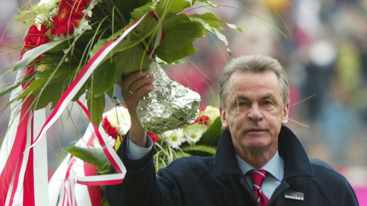 Nach der 1:3-Pleite gegen Bremen, die Werders Titelgewinn perfekt machte, wurde Hoeneß klar, "dass wir nicht noch ein Jahr durchstehen": "Nach dem Spiel fiel es mir wie Schuppen von den Augen: Es geht nicht"