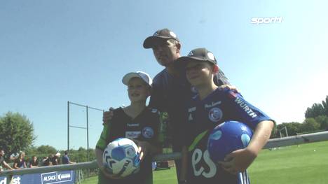 Fast nur öffentliche Trainings und jede Menge Zeit für Selfies und Autogramme: Racing Straßburg pflegt eine besondere Beziehung zu seinen Fans.