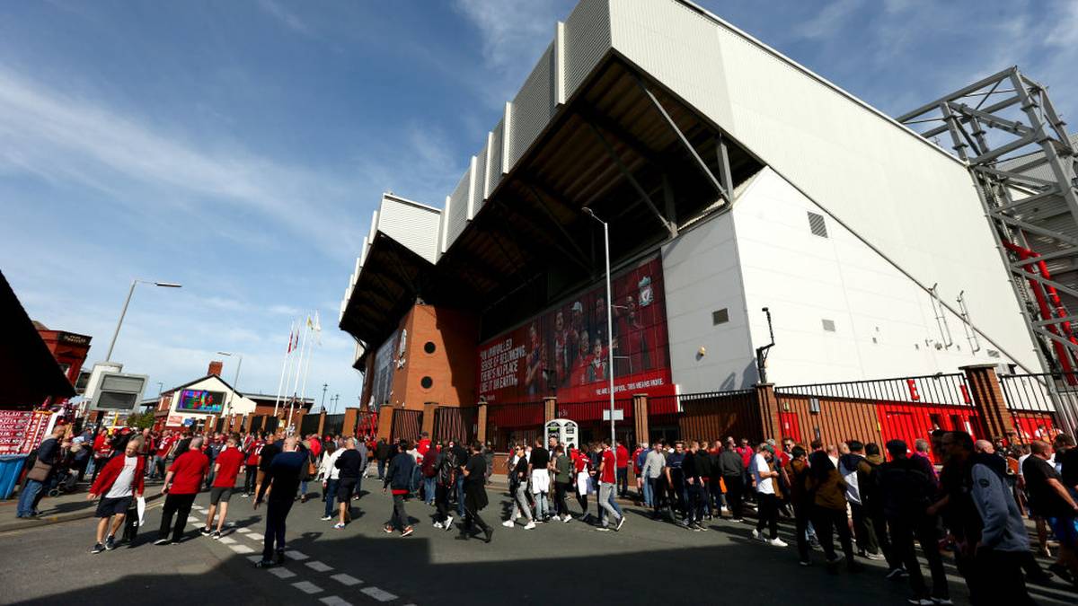Außerdem prüfe der Klub, ob es möglich sei, eine dauerhafte Genehmigung zum Abhalten von Konzerten und anderen Großveranstaltungen im Stadion einzuholen. SPORT1 zeigt die Tempel der Premier League