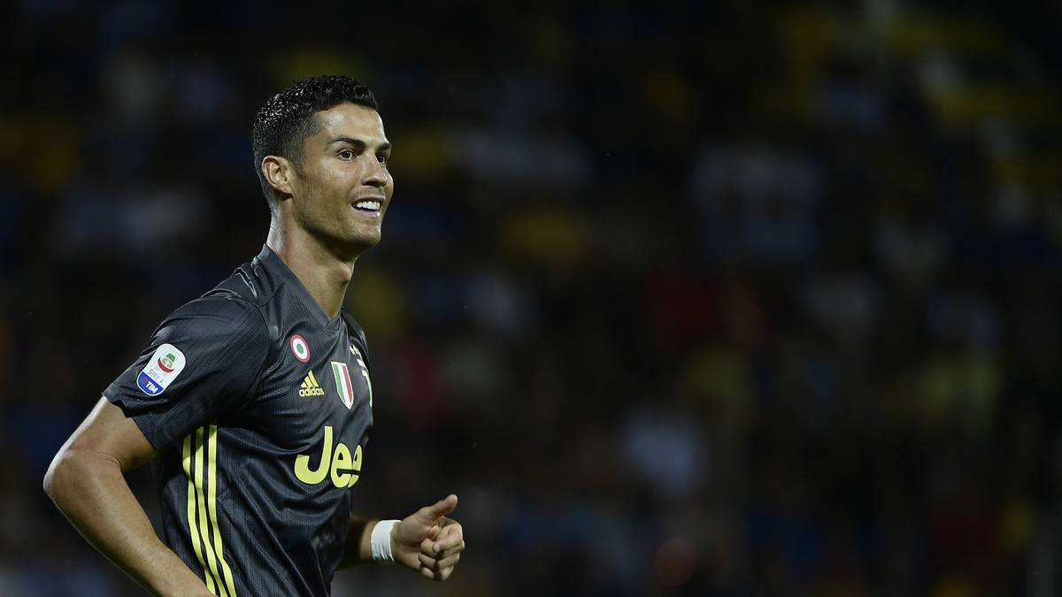 ITALIEN - PLATZ 5: Cristiano Ronaldo (Juventus, 3 Tore) - Ihn hätte man eigentlich weiter vorne erwartet, aber immerhin kommt der Star-Neuzugang der Alten Dame allmählich in Fahrt. Einem Doppelpack in der Vorwoche ließ CR7 am Sonntag in Frosinone sein drittes Saisontor folgen