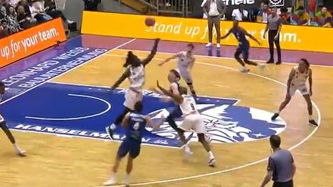 Der Vorletzte aus HAKRO Merlins Crailsheim muss sich trotz starker Anfangsphase gegen den BBL-Zweiten NINERS Chemnitz geschlagen geben und schiebt sich immer weiter Richtung Abstieg.