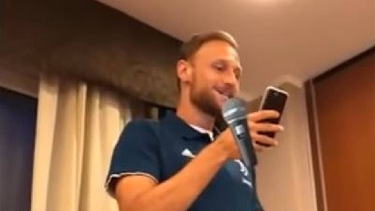 Fans foppen Höwedes nach Einlage