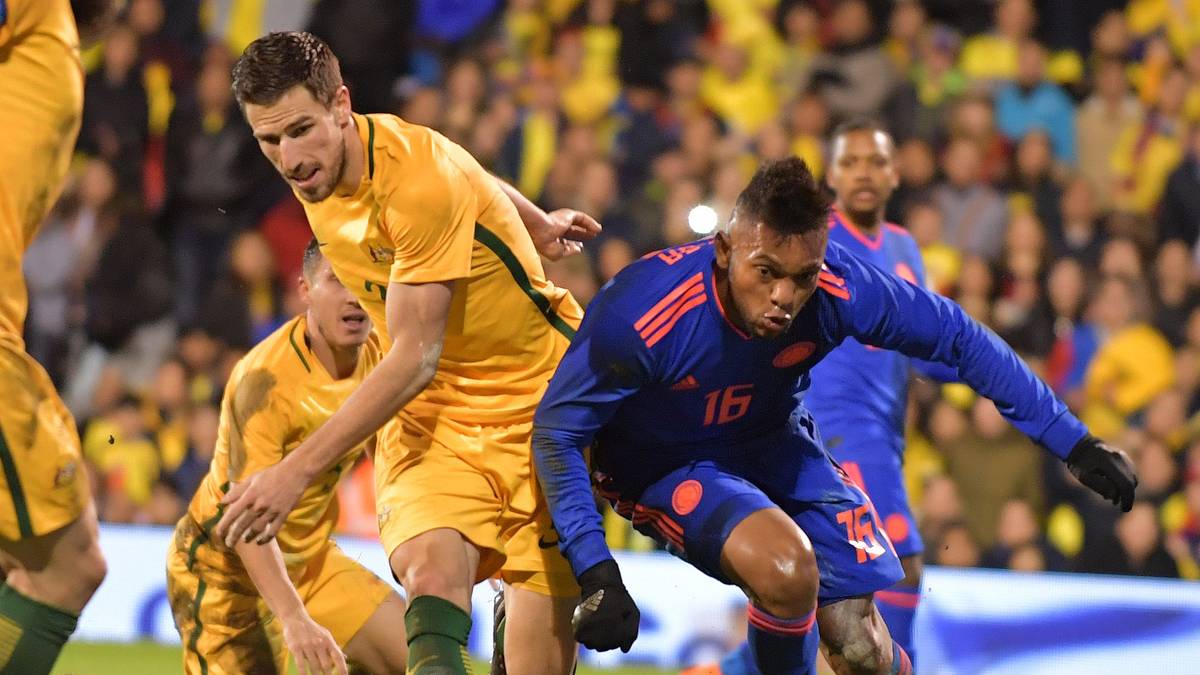 PLATZ 20 - AUSTRALIEN: Mit dem 4:0 gegen Tschechien setzten die Australier zuletzt ein kleines Ausrufezeichen, insbesondere der Herthaner Mathew Leckie (l.) präsentierte sich in Torlaune. Bert van Marwijks Socceroos scheinen bereit für den voraussichtlichen Dreikampf um Platz zwei mit Peru und Dänemark