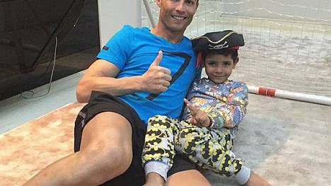 Unschlagbares Team: Cristiano Ronaldo und sein Sohn.