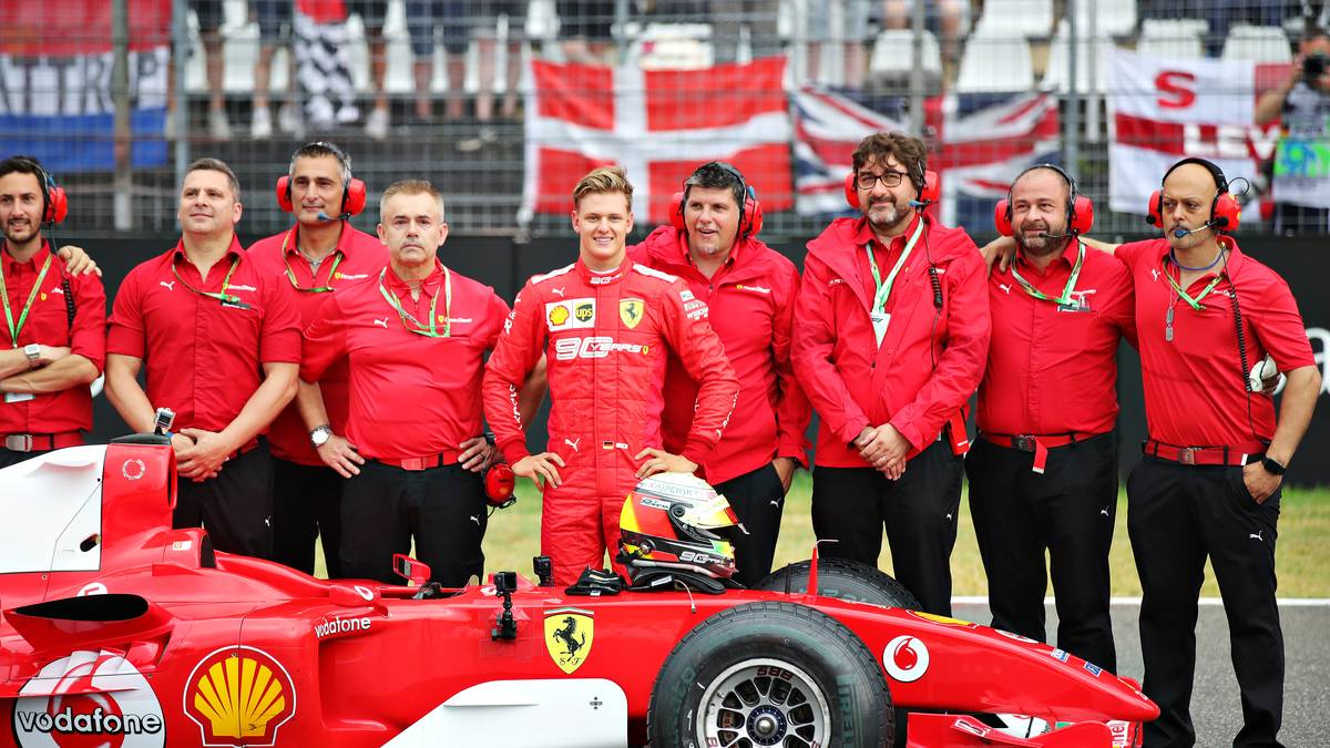 Für einen besonderen Gänsehautmoment sorgte Mick Schumacher. Vor dem Rennen drehte der Sohn von Rekordweltmeister Michael Schumacher einige Demonstrationsrunden im Weltmeisterauto seines Vaters aus dem Jahr 2004