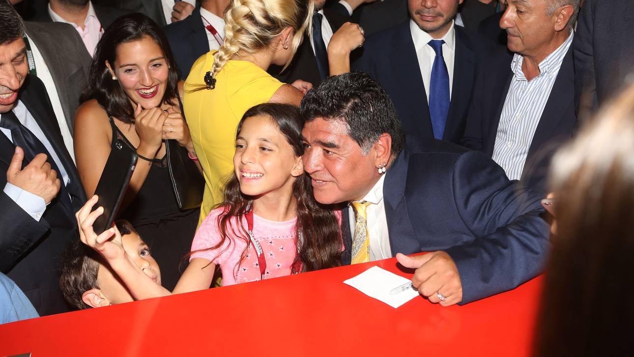 Maradona zählt FIFA-Boss Blatter an