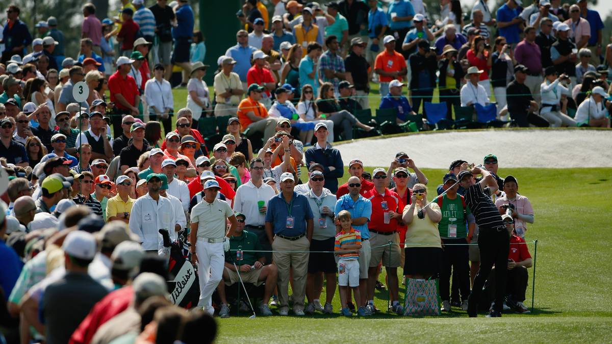 Smartphones und Tablets sind auf dem Kurs streng verboten. An den Toren gibt es Taschenkontrollen