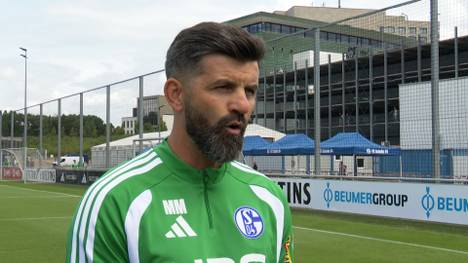 Der FC Schalke 04 ist zurück in der Bundesliga. Trainer Miron Muslic blickt beim Trainingsauftakt der Knappen auf die neue Saison. 