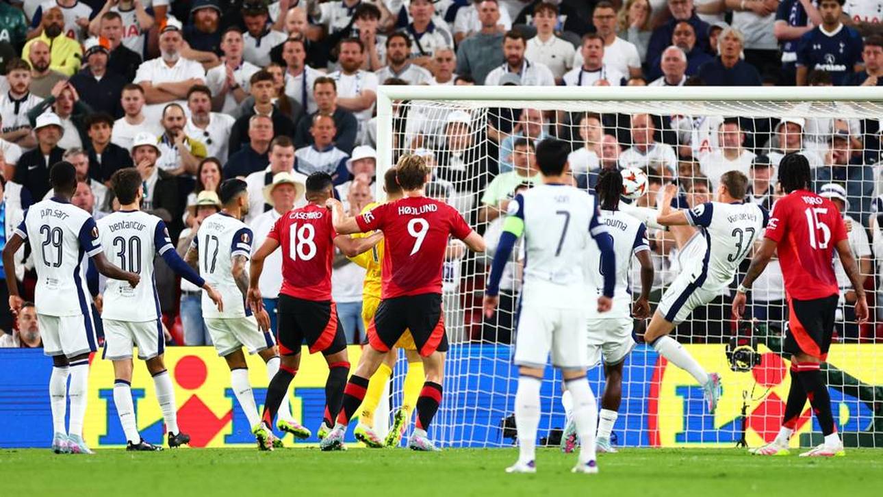 Micky van de Ven rettet artistisch vor der Linie