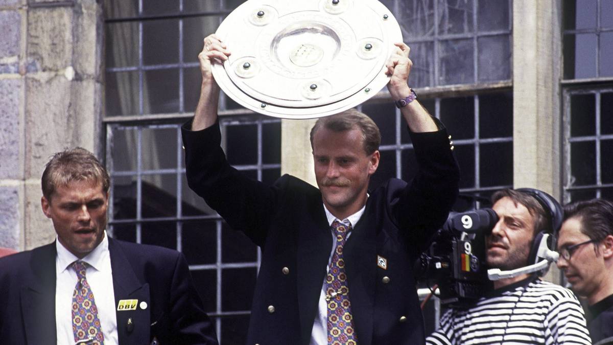 Der große Rivale von Werder Bremen in den 1980er und 90er Jahren ist aber der FC Bayern. 1993 verweisen die Bremer mit Schaaf die Münchner auf den zweiten Platz. Es ist die zweite Meisterschaft für Thomas Schaaf 